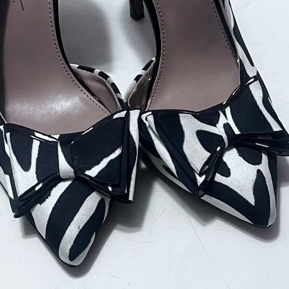 Betsey Johnson Prince D'Orsay Bow Pumps Zebra Print Sz 8.5 Women - Picture 6 of 10